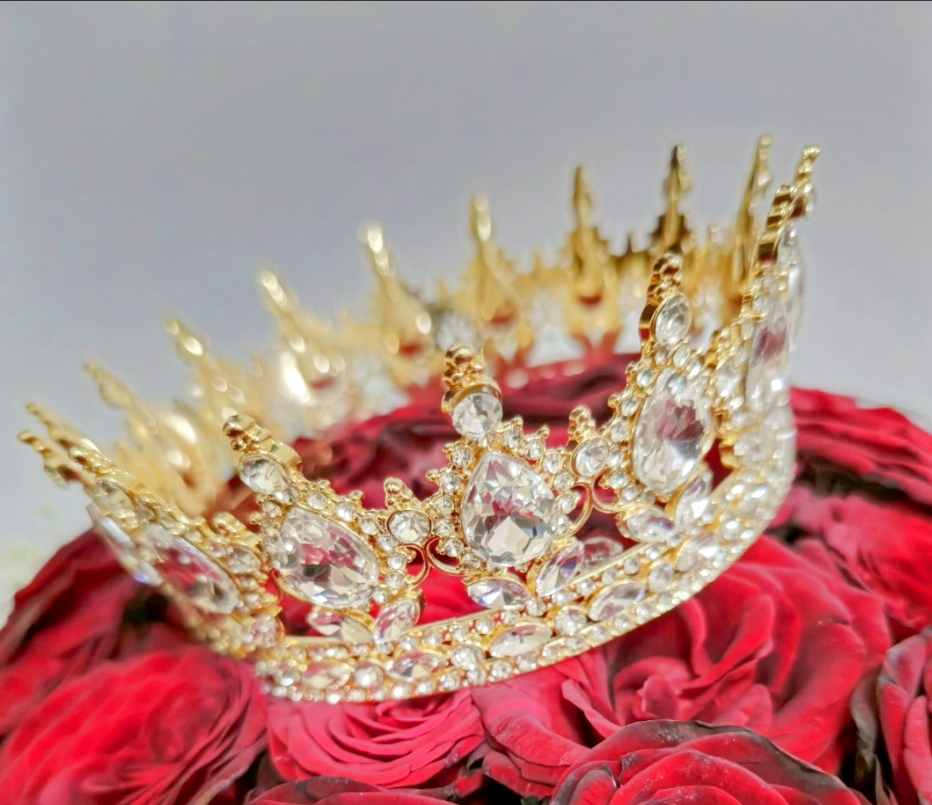 Large and luxurious crown